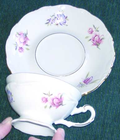 HEJ34 Footed Cup & Saucer Set