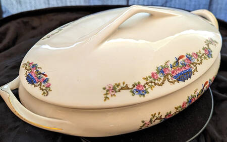 HEJ35 Oval Covered Vegetable
