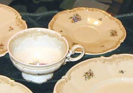 HUT675 Footed Cup & Saucer Set