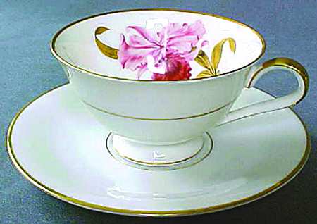 HC552 Footed Cup & Saucer Set