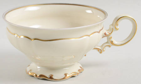 5810 Footed Cup