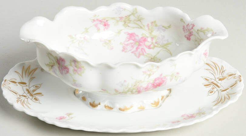 Schleiger 224c Gravy Boat with Attached Underplate