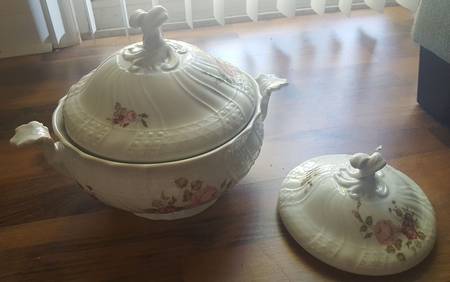 14301 Tureen &  Lid