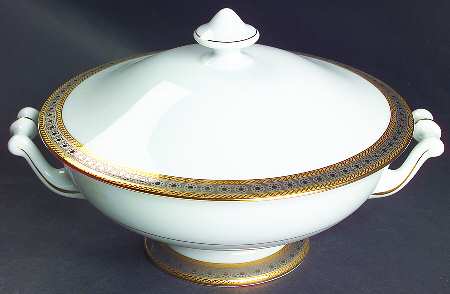 Place Vendome Round Covered Vegetable