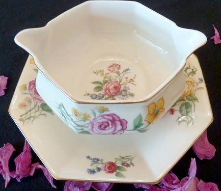 Glendale Gravy Boat with Attached Underplate