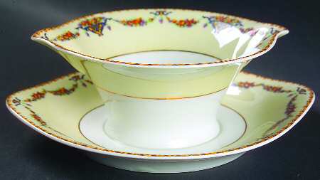 Pomona (Cream, Gold Verge) Gravy Boat with Attached Underplate
