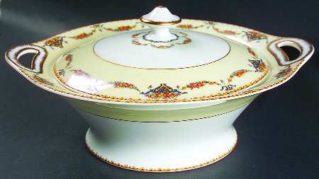 Pomona (Cream, Gold Verge) Round Covered Vegetable