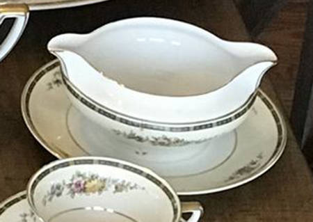 12712 Gravy Boat with Attached Underplate