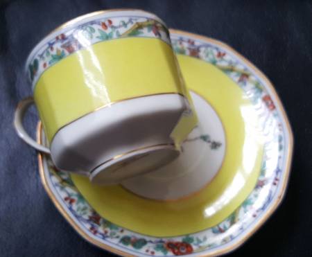 H981 Footed Cup & Saucer Set