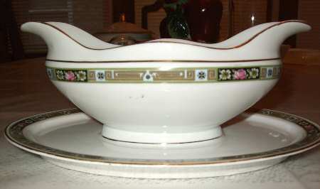 HC578 Gravy Boat with Attached Underplate