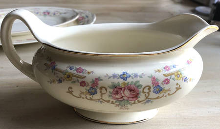 N1646 Gravy Boat