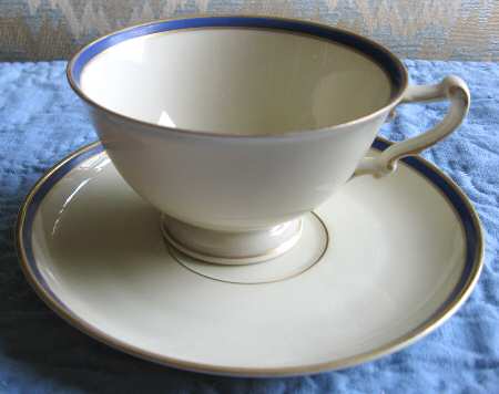 HC583 Footed Cup & Saucer Set