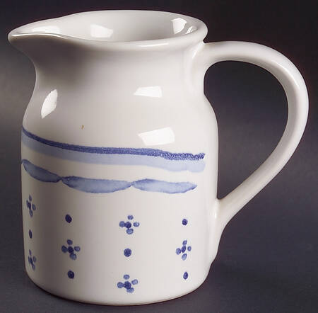Classic Blues 32 Oz Pitcher