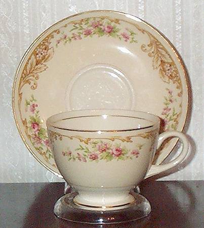 N1700 Footed Cup & Saucer Set