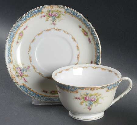 HIN14 Footed Cup & Saucer Set