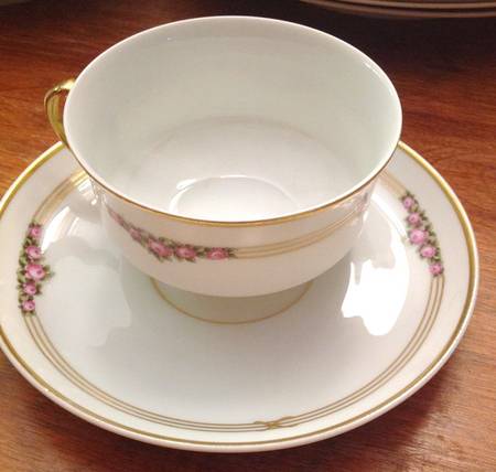 HC592 Flat Cup & Saucer Set