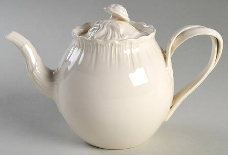 Shell Edge Small Teapot & Lid