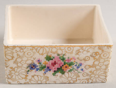 Old English Needlepoint 4" Rectangular Box No Lid