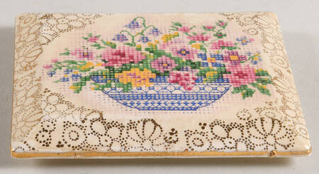 Old English Needlepoint Llid for 4" Rectangular Box