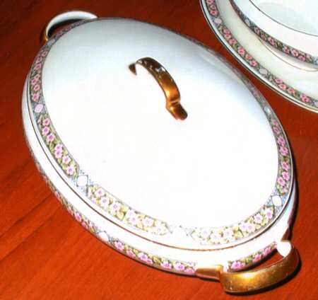 HUT765 Oval Covered Vegetable