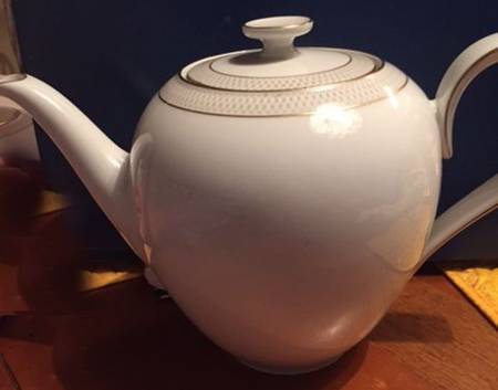 El Dorodo Cream Coffee Pot & Lid