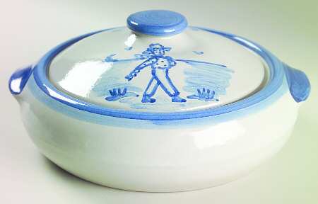 Fisherman 2 Qt Round Covered Casserole