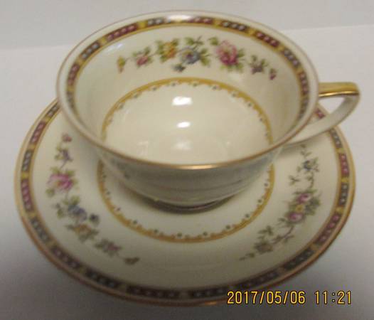 15784 Footed Cup & Saucer Set