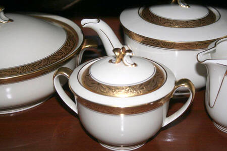 01190 Sugar Bowl & Lid