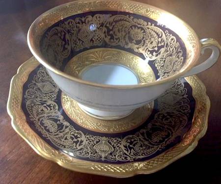 601852 Footed Cup & Saucer Set