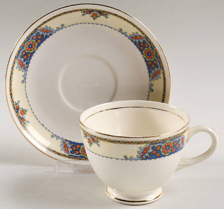 N1586 Footed Cup & Saucer Set