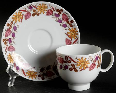 Birgit Footed Cup & Saucer Set