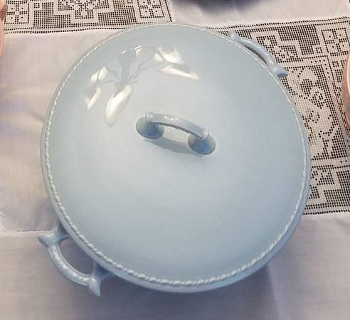Interstate Blue Round Covered Vegetable