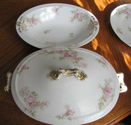 Schleiger 30a Oval Covered Vegetable