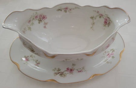 Schleiger 48 Gravy Boat with Attached Underplate
