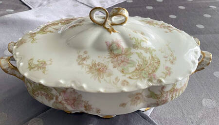Schleiger 235i Oval Covered Vegetable