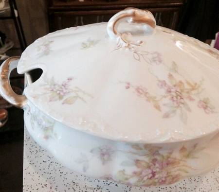 H1327 (SCALLOPED) Round Covered Vegetable
