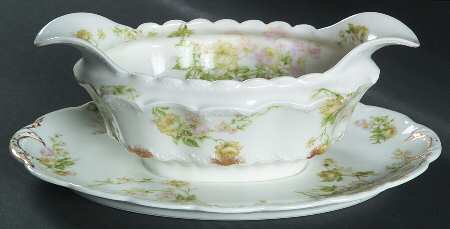 Schleiger 261o Gravy Boat with Attached Underplate