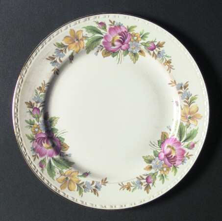 G3303 Eggshell Georgian by Homer Laughlin 