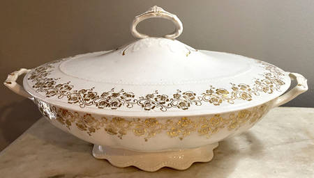 HLC1377 Oval Covered Vegetable