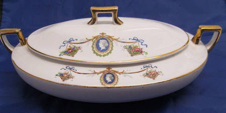 K4513 Oval Covered Vegetable
