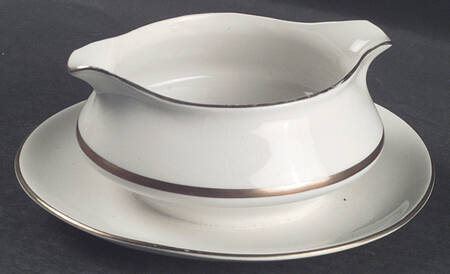 E2002 Gravy Boat with Attached Underplate