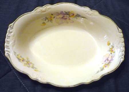 VR224 9" Oval Vegetable Bowl