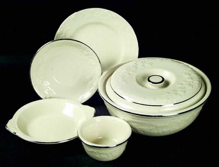 Ovenserve Platinum Trim Saucer