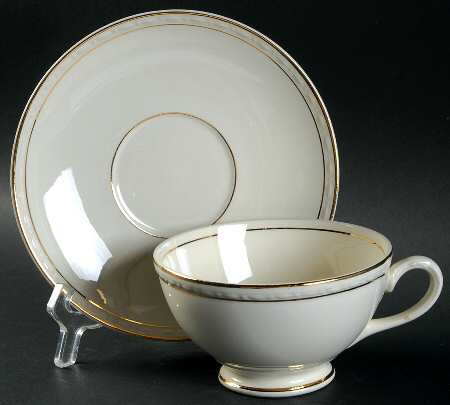 G3343 Footed Cup & Saucer Set