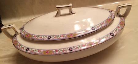 K8317 Oval Covered Vegetable