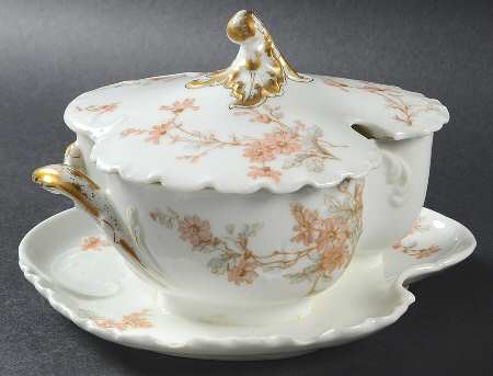 Schleiger 657 Gravy Boat w/Attached Underplate & Lid
