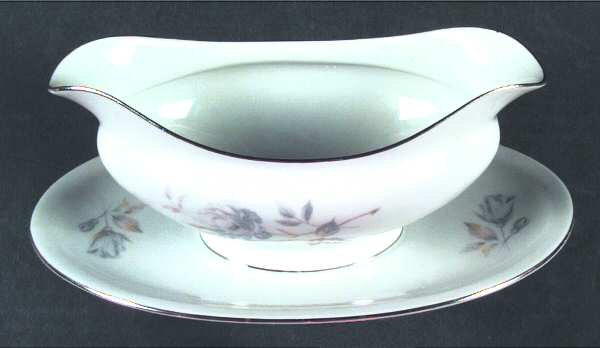 04130 Gravy Boat with Attached Underplate