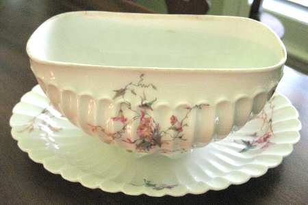H1406 Sauce Boat with Attached Underplate No Lid