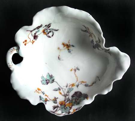 Schleiger 1152-6 Leaf Shaped Dish