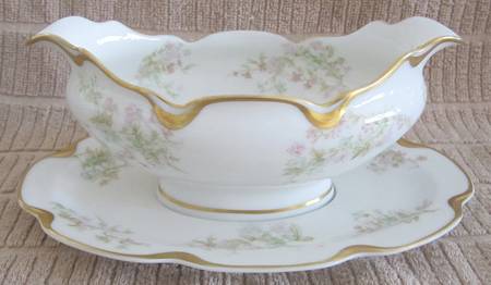 Schleiger 45-2 Gravy Boat with Attached Underplate